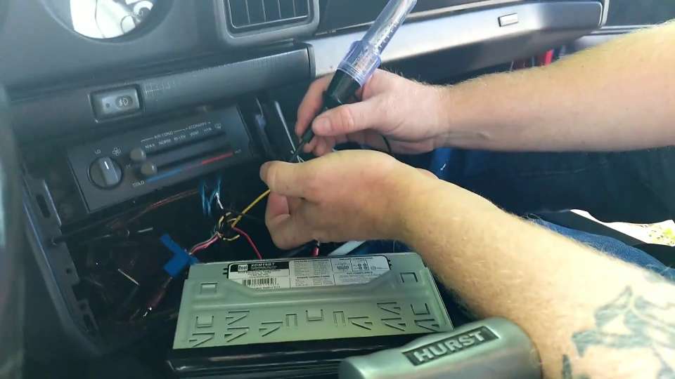 To Turn On The Amplifier, Use Power Antenna's Jumper Wire 